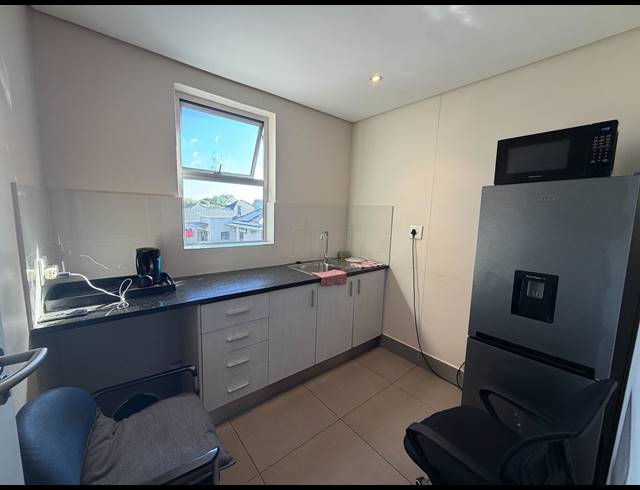 46.20M² BUILDING TO LET IN CLAREMONT